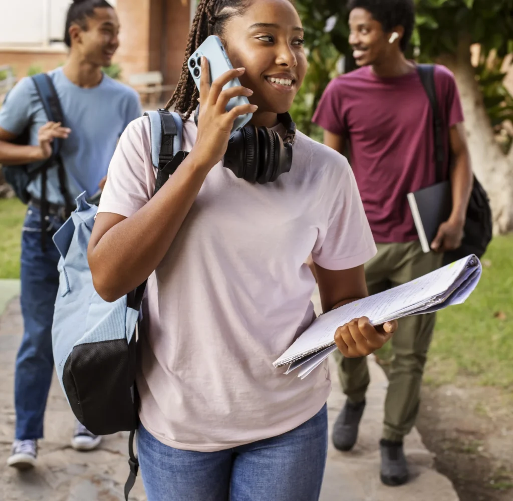 etudiants-universitaires-de-differentes-ethnies-bachotant (1) etudiants-universitaires-de-differentes-ethnies-bachotant (1)